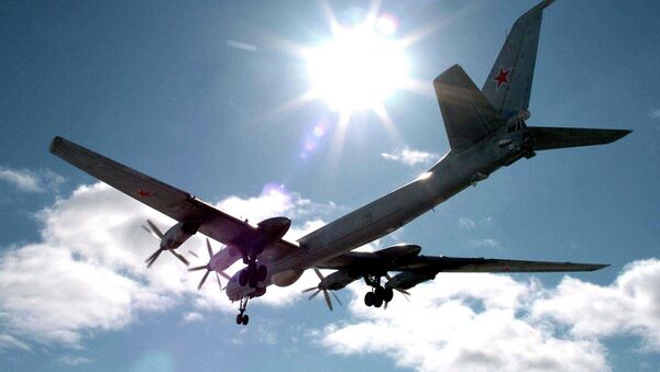 Avião antissubmarino russo Tu-142 - Sputnik Brasil