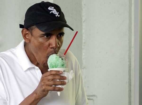 Presidente dos EUA Barack Obama comendo sorvete - Sputnik Brasil
