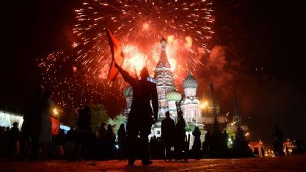 Fogos de artifício depois da Parada da Vitória em 9 de maio de 2015 em Moscou - Sputnik Brasil
