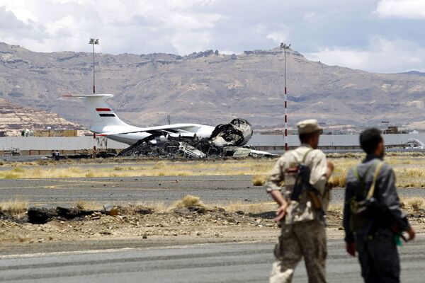 Aeroporto de Sanaa (capital do Iêmen) após bombardeio. - Sputnik Brasil