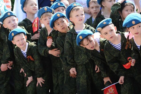 Parada das tropas infantis em Rostov-do-Don - Sputnik Brasil