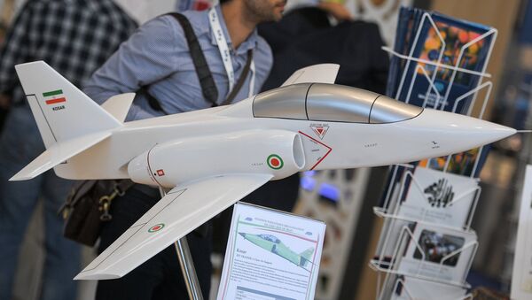 Modelo do novo caça iraniano Kowsar - Sputnik Brasil