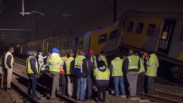 Serviços de emergência no lugar da colisão de trens perto de Johannesburgo, África do Sul (foto de arquivo) - Sputnik Brasil