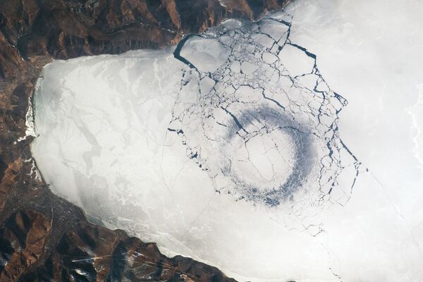 Imagem tirada do espaço do lago Baikal (sul da Sibéria), o maior lago de água doce da Ásia - Sputnik Brasil