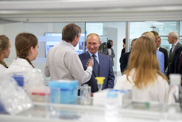 Presidente da Federação da Rússia, Vladimir Putin, durante visita ao Centro Educacional Sirius - Sputnik Brasil