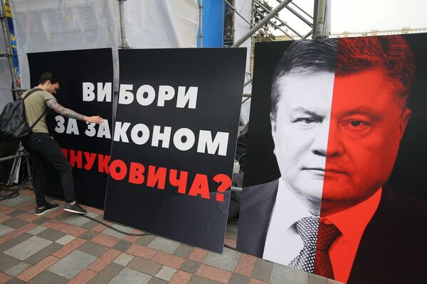 Participante em ato de protesto em frente à Suprema Rada da Ucrânia, em Kiev, exigindo a reforma do sistema eleitoral e contra os oligarcas no poder - Sputnik Brasil