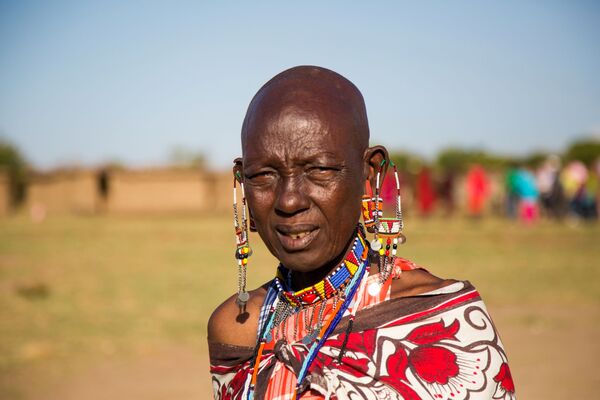 Mulher da tribo masai em traje tradicional do Quênia - Sputnik Brasil