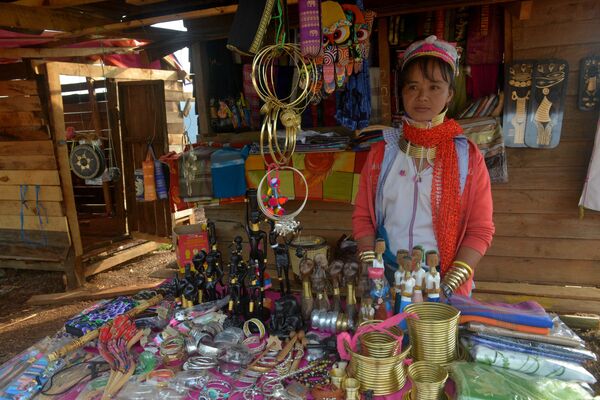 Mulher da tribo kayan no Mianmar - Sputnik Brasil