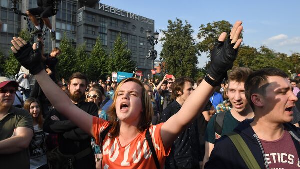 Russos protestando contra reforma de Previdência em Moscou - Sputnik Brasil