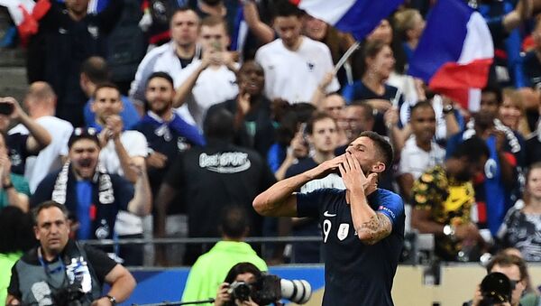 Olivier Giroud comemora após marcar o gol da vitória da França sobre a Holanda no Stade de France, em Saint-Denis, pela Liga das Nações - Sputnik Brasil