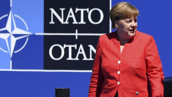 A chanceler da Alemanha, Angela Merkel, chega ao encontro da OTAN em Bruxelas. - Sputnik Brasil