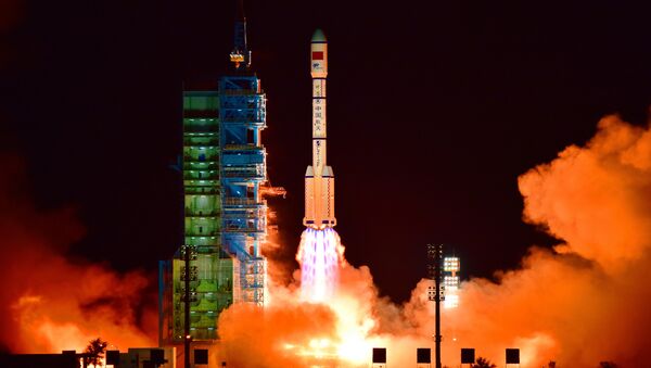 O laboratório Tiangong 2 é lançado em um foguete Long March-2F do Centro de lançamento de satélites Jiuquan, no deserto de Gobi, na província chinesa de Gansu. - Sputnik Brasil