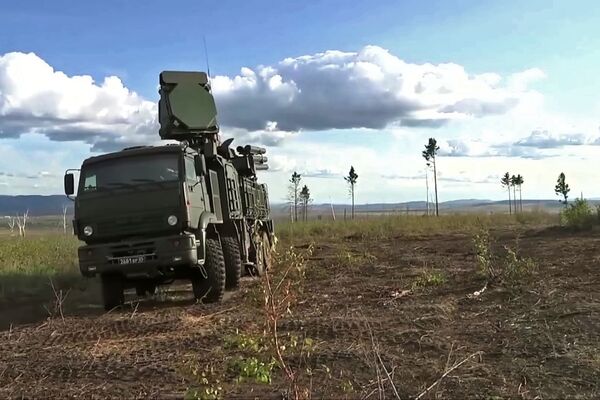 Sistema móvel de mísseis terra-ar Pantsir-S durante as manobras Vostok 2018 - Sputnik Brasil
