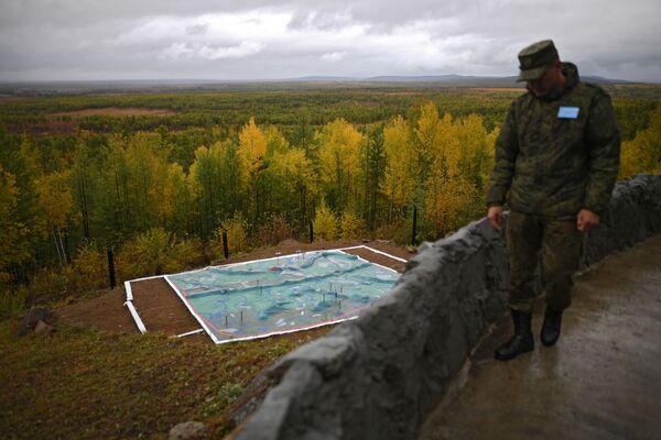 Militar na área de observação no polígono de Telemba, na região russa de Buriátia - Sputnik Brasil