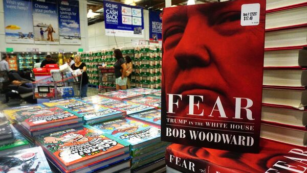 O último livro do veterano jornalista Bob Woodward, Medo: Trump na Casa Branca (tradução livre), à venda no lançamento em uma loja da Costco em Alhambra. - Sputnik Brasil