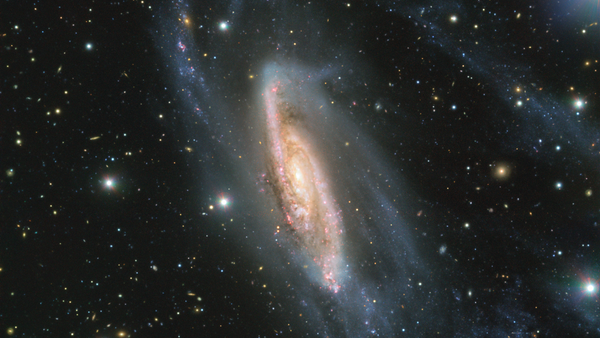 Observatório Europeu do Sul (ESO, sigla em inglês) capturou uma imagem impressionante da galáxia espiral conhecida como NGC 3981 - Sputnik Brasil
