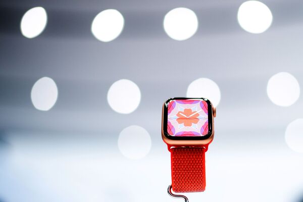 Telas do novo modelo do Apple Watch serão de 32 a 35% maiores do que as anteriores - Sputnik Brasil