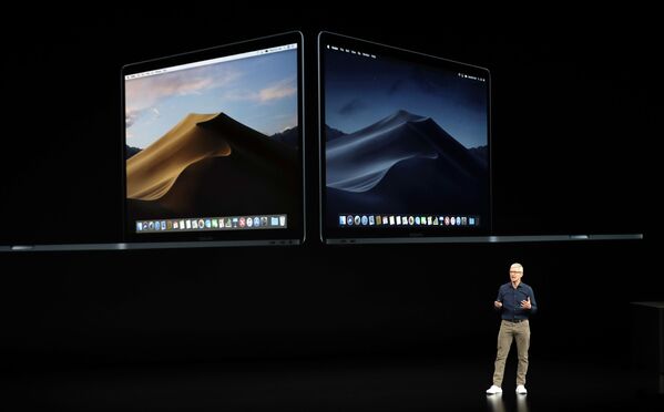 Presidente-executivo da Apple, Tim Cook, fala sobre novo MacBook no teatro Steve Jobs durante lançamento dos novos produtos da Apple, 12 de setembro - Sputnik Brasil