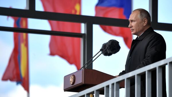 Presidente russo Vladimir Putin faz discurso para os participantes das manobras militares Vostok 2018 - Sputnik Brasil