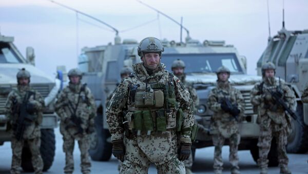 Soldados alemães durante a primeira visita do secretário-geral da OTAN, Jens Stoltenberg, para a base alemã da OTAN, Camp Marmal, em Mazar-i Sharif, no Afeganistão - Sputnik Brasil