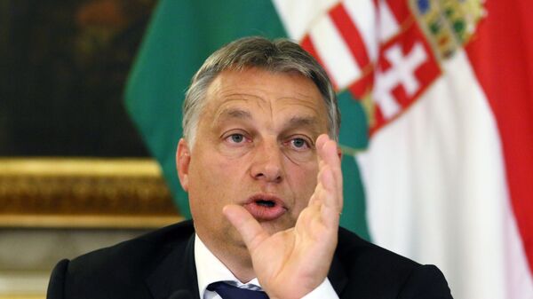 O primeiro-ministro húngaro, Viktor Orban, fala à mídia. - Sputnik Brasil
