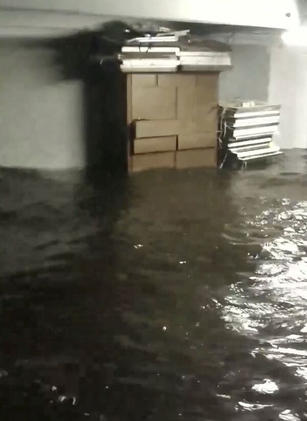 Porão inundado durante o furacão Florence em Belhaven, Carolina do Norte - Sputnik Brasil