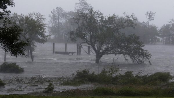 High winds and storm surge from Hurricane Florence hits Swansboro N.C., Friday, Sept. 14, 2018 - Sputnik Brasil
