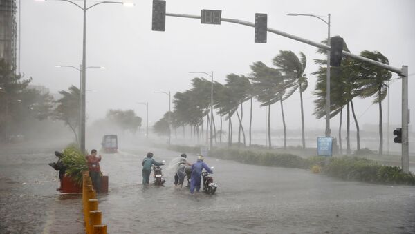 La llegada del tifón Mangkhut en Filipinas - Sputnik Brasil