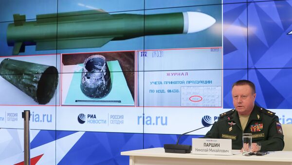Nikolai Parshin, chefe da Direção Principal de Artilharia e Mísseis do Ministério da Defesa russo, durante o briefing do ministério sobre novas provas no caso MH17 - Sputnik Brasil