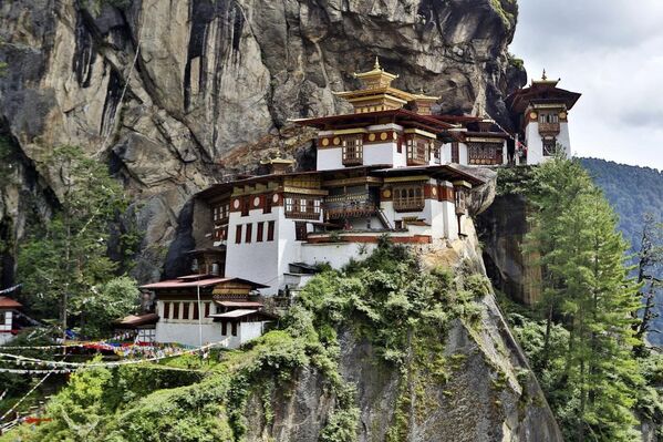 Mosteiro de Taktsang é um local sagrado famoso e complexo de templos budistas do Himalaia, localizado a beira do abismo em Paro, Butão - Sputnik Brasil