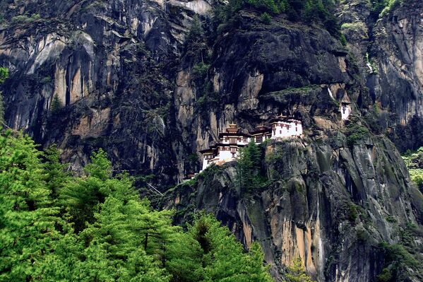 Mosteiro de Taktsang ou Ninho do Tigre, em Paro (Butão) foi construído em 1692 a beira de um abismo, a 3.120 metros de altitude, no topo do Himalaia - Sputnik Brasil