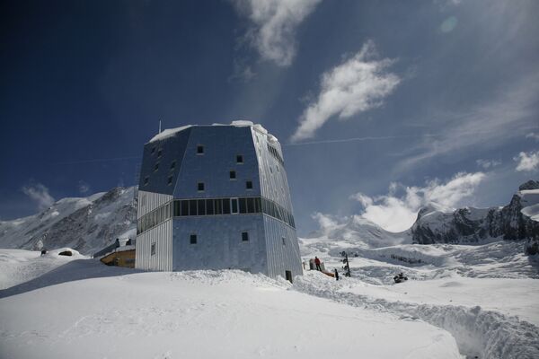 Monte Rosa é uma cabana de alta tecnologia que foi construída especificamente para turistas que se deparam com o mau tempo nos Alpes suíços - Sputnik Brasil