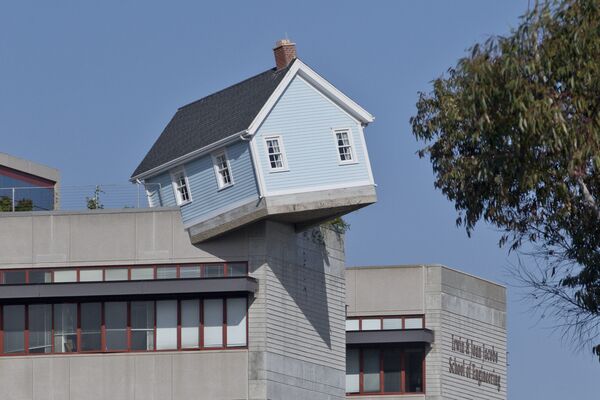 Fallen Star house é teoricamente uma casa residencial criada pelo artista sul-coreano Do Ho Suh, localizada na Califórnia (EUA) - Sputnik Brasil