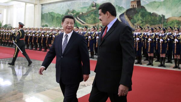 O presidente da Venezuela com o seu homólogo chinês, Xi Jinping, durante o encontro em Pequim - Sputnik Brasil