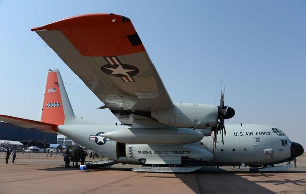 Avião da Força Aérea americana na exposição de armamentos e equipamentos militares na base da Força Aérea africana em Pretória - Sputnik Brasil