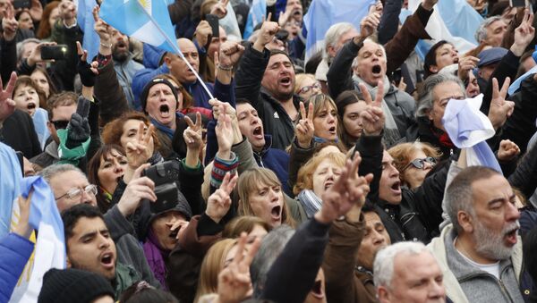 Manifestações contra a decisão do governo argentino de pedir ajuda ao FMI, Buenos Aires - Sputnik Brasil
