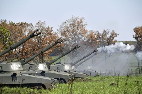 Tanque Gvozdika durante exercício da artilharia tática no campo de treinamento de Molkino, em Krasnodar - Sputnik Brasil