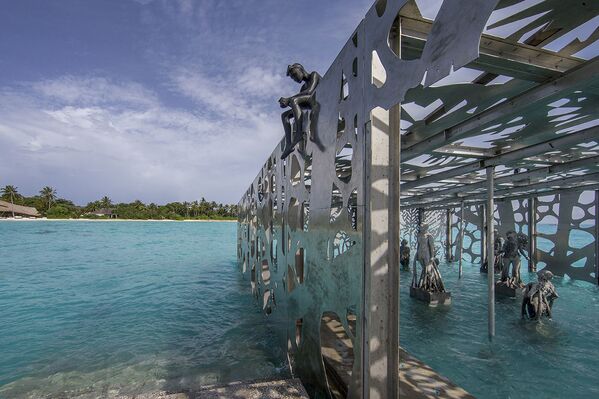 Estrutura da galeria de arte subaquática Coralarium, do escultor britânico Jason deCaires Taylor, nas ilhas Maldivas - Sputnik Brasil