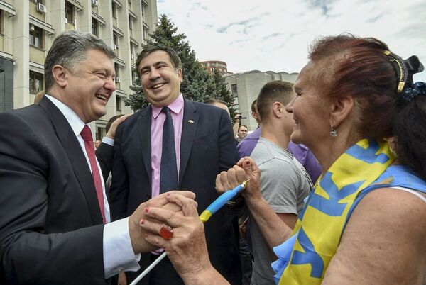 Presidente da Ucrânia, Pyotr Poroshenko, e novo governador da região de Odessa, o georgiano Mikheil Saakashvili - Sputnik Brasil