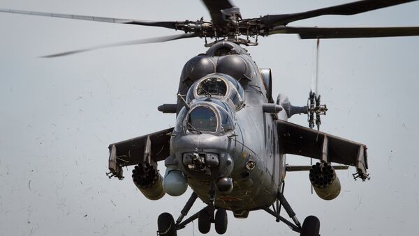 Helicópteros russos Mi-35M durante treinamento de voo na região russa de Krasnodar - Sputnik Brasil
