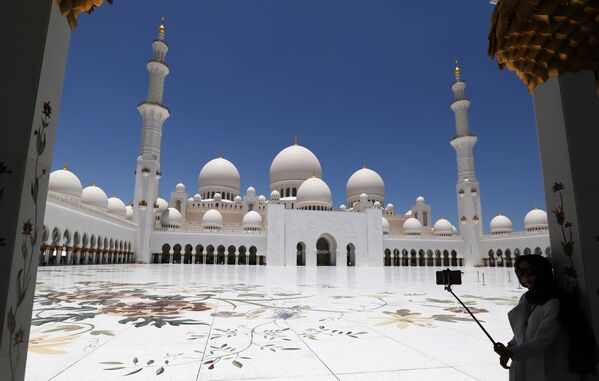 A Grande Mesquita do Sheikh Zaye, em Abu Dhabi, capital dos Emirados Árabes Unidos - Sputnik Brasil