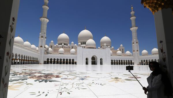 A Grande Mesquita do Sheikh Zaye, em Abu Dhabi, capital dos Emirados Árabes Unidos - Sputnik Brasil