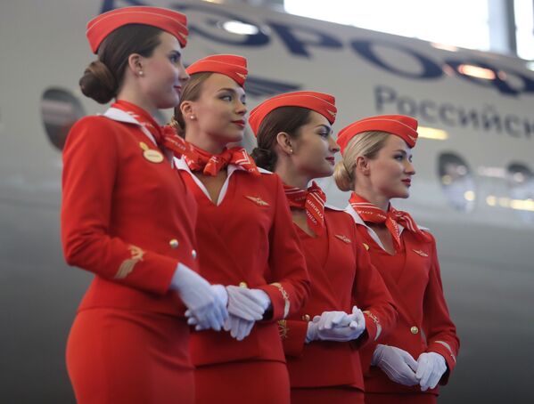 Aeromoças da companhia aérea russa Aeroflot durante a cerimônia de entrega de um novo avião. - Sputnik Brasil