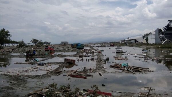 Las consecuncias del terremoto y tsunami en Indonesia - Sputnik Brasil