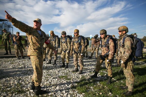 Militares da divisão das Tropas Aerotransportadas russas e Forças de Operações Especiais bielorrussas participam de exercícios militares conjunto - Sputnik Brasil