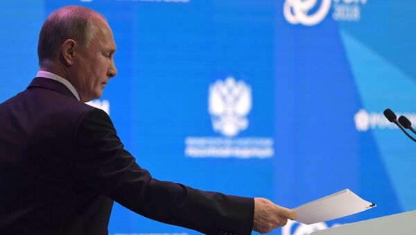 Presidente russo Vladimir Putin discursa durante a Semana Energética Russa, em Moscou, em 3 de outubro de 2018 - Sputnik Brasil