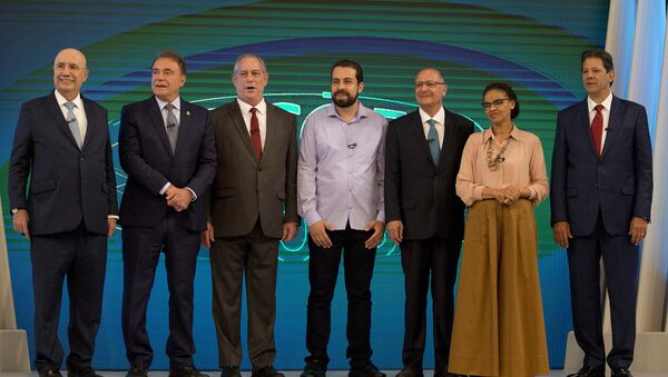 Candidatos posam antes do debate na Globo - Sputnik Brasil