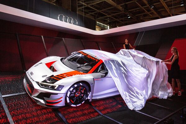 Apresentação do novo modelo do carro Audi Sport durante o Salão do Automóvel de Paris (Mondial de l’Automobile) - Sputnik Brasil