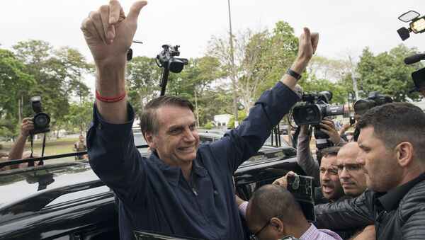 Candidato à presidência do Brasil, Jair Bolsonaro (PSL), chega para votrar no Rio de Janeiro, em 7 de outubro de 2018 - Sputnik Brasil