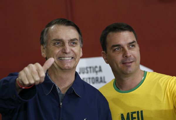 Bolsonaro 'diminuiu importância' de Moro e de combate à corrupção, diz cientista político Bolsonaro 'diminuiu importância' de Moro e de combate à corrupção, diz cientista político - Sputnik Brasil